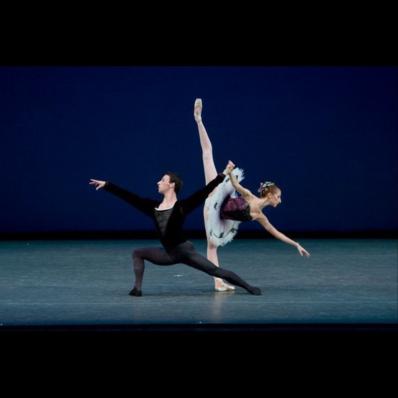 Meet your Posher, Laura - Picture 3 of 3